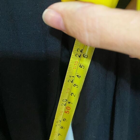 Women’s  black cache roll up cargo Capri‎ pants size 2 - Picture 11 of 11